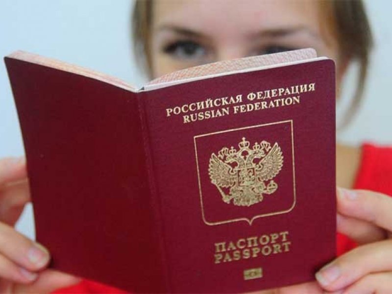 В России планируют собирать данные о загранпаспортах родителей школьников