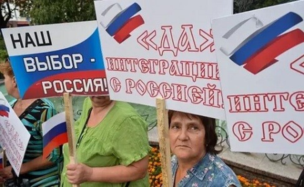  Абсолютное большинство жителей ЛНР и ДНР выступают за присоединение к России