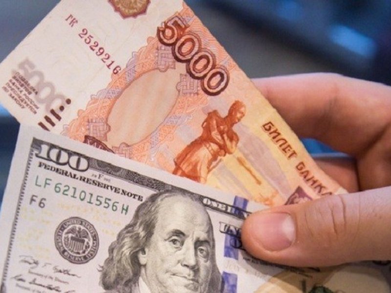   Россиянам дали советы, что делвть со сбережениями в долларах  