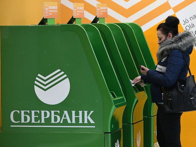  Сбербанк начал работать в Крыму  