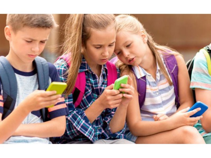  В школах хотят запретить пользоваться смартфонами