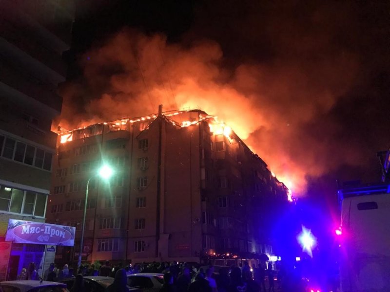 В жилом доме в Краснодаре произошел крупный пожар
