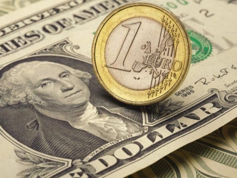 Курсы доллара и евро продолжают расти