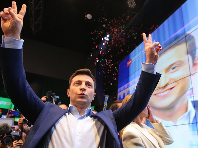 Владимир Зеленский побеждает на выборах президента Украины