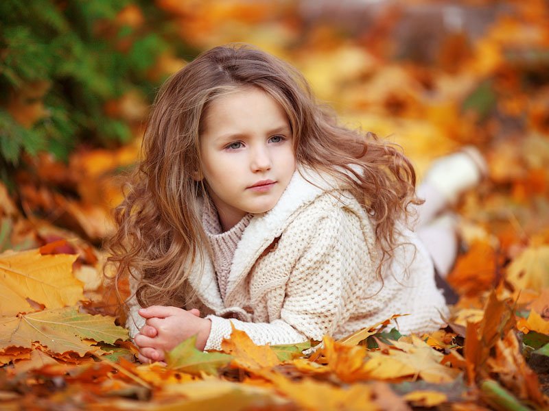 Как правильно одеть ребенка на прогулку осенью?