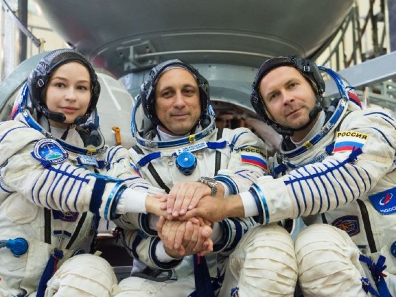 В России первый в мире киноэкипаж с Юлией Пересильд и Шипенко полетел в космос