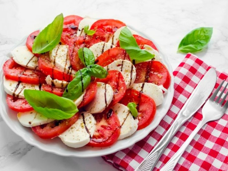 Несколько рецептов летних итальянских салатов