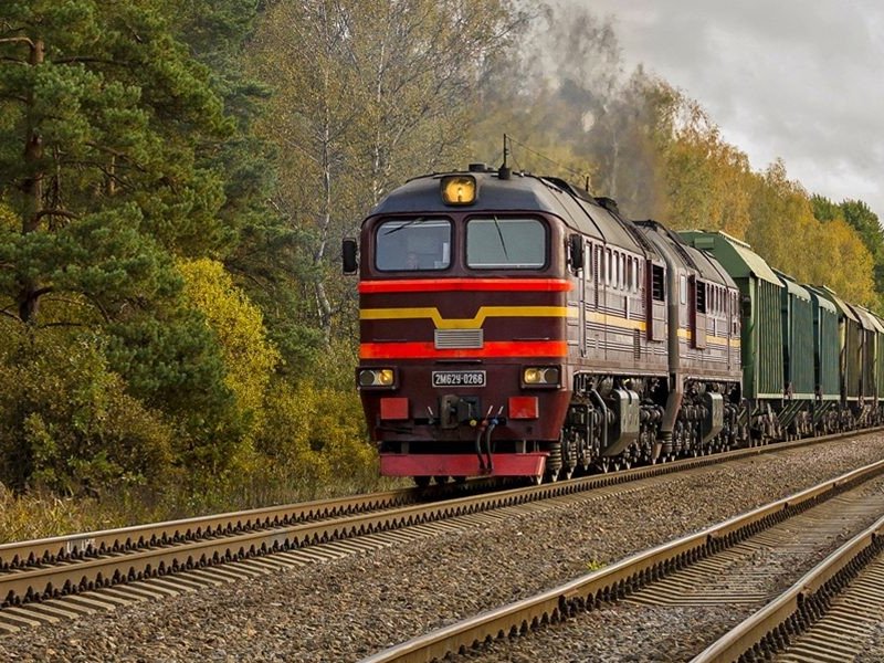  В Краснодарском крае вставший из-за аварии локомотив остановил 11 поездов