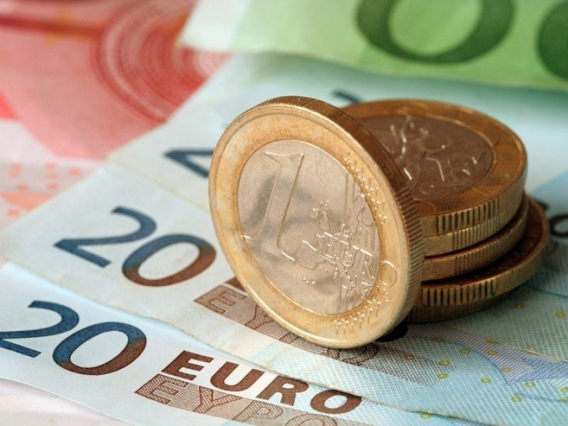  Впервые курс евро поднялся выше 83 рублей  