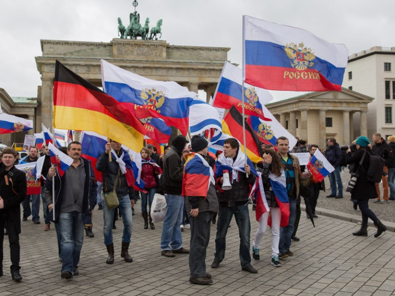  Песков назвал случаи русофобии в разных странах мира недопустимыми