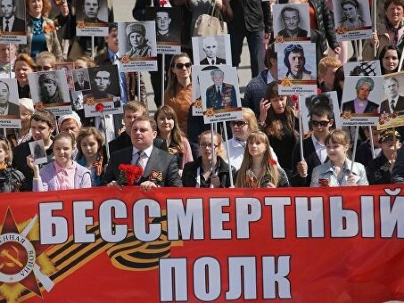  Владимир Путин согласился перенести шествие «Бессмертного полка» на 2021 год