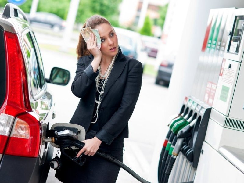  В России резко взлетят цены на бензин  