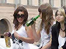 Большинство россиян поддерживает запрет  продажи алкоголя молодежи до 21 года