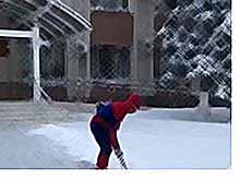 В  Тимашевске  за борьбу со снежными завалами вышел Человек-паук