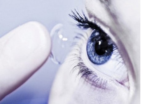 Ученые изобрели линзы, которые сами восстанавливают зрение