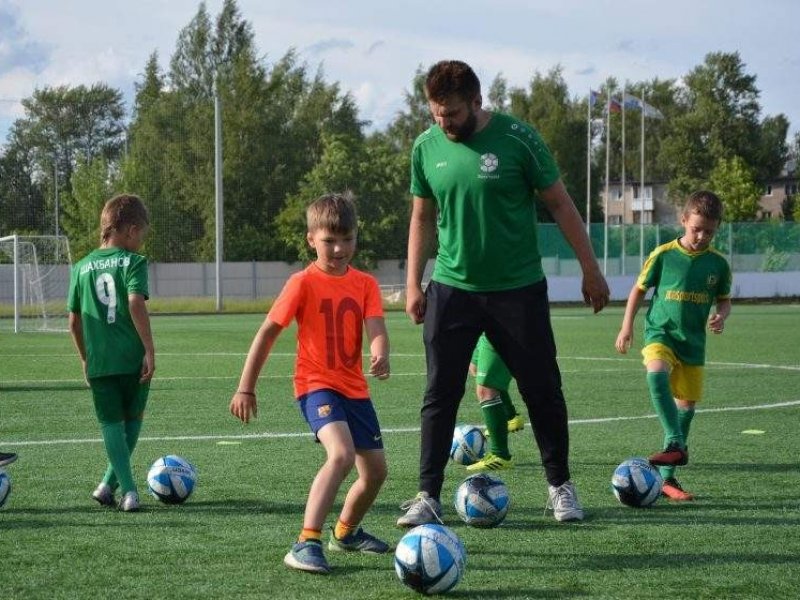  В Краснодаре возобновили свою работу бесплатные футбольные мастер-классы для детей  
