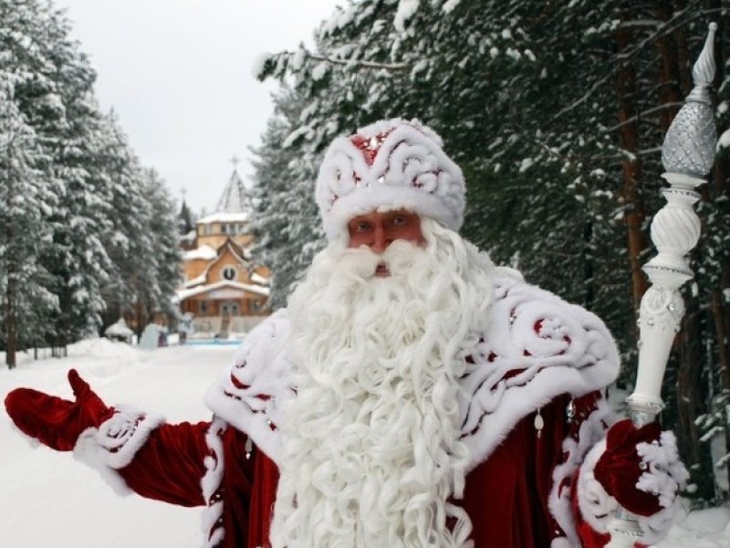  Сегодня в России празднуют день рождения Деда Мороза