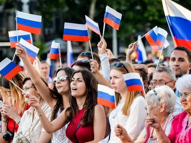  Россиянам напомнили о длинных выходных в честь Дня России