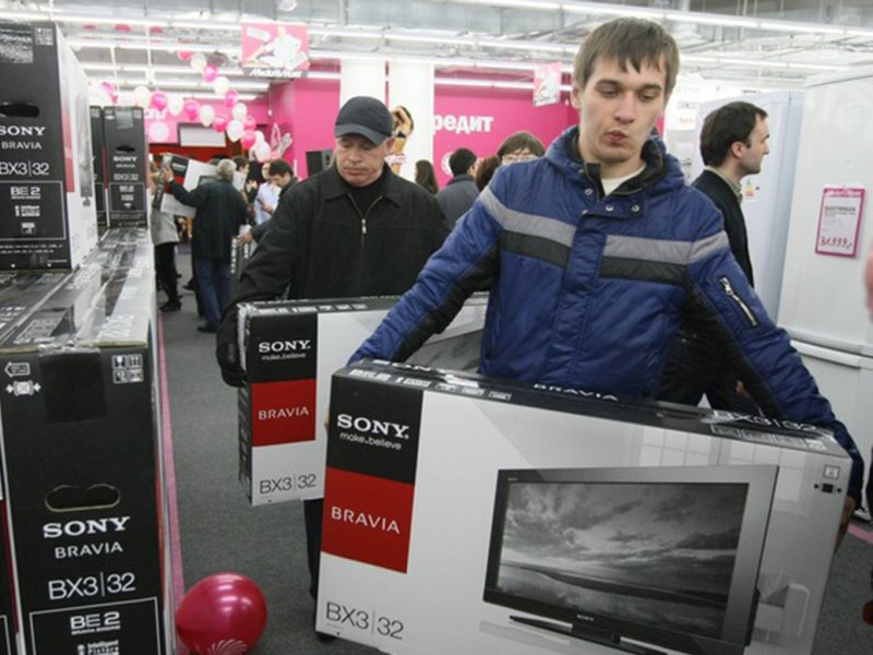 Россиянам советуют воздержаться от спонтанных покупок электроники и бытовой техники