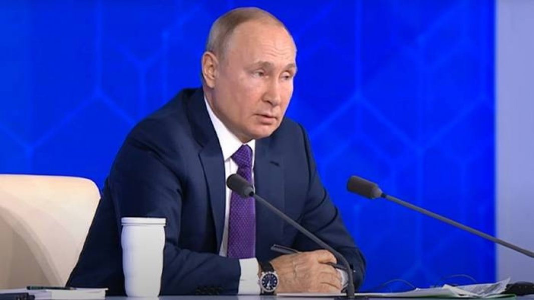  В  Москве проходит большая пресс-конференция Путина ( видео)