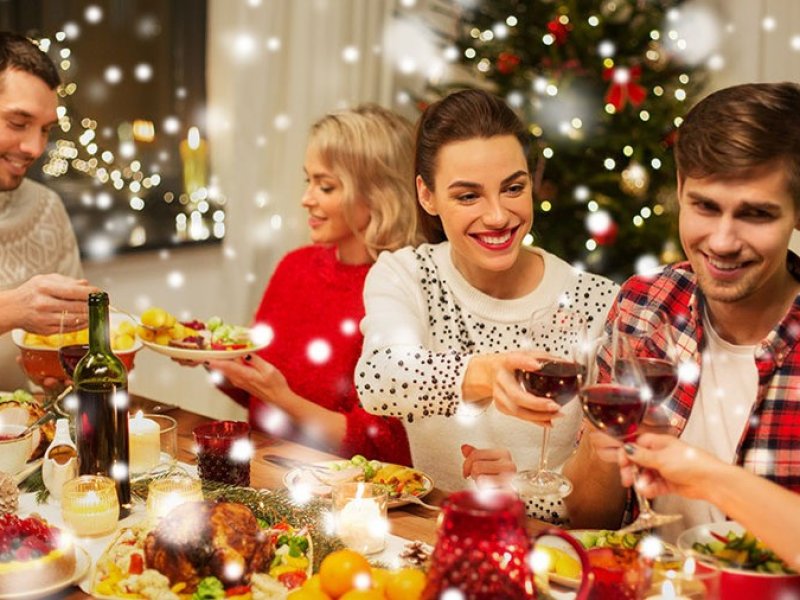  Советы диетолога:  во сколько стоит садиться за стол в новогоднюю ночь
