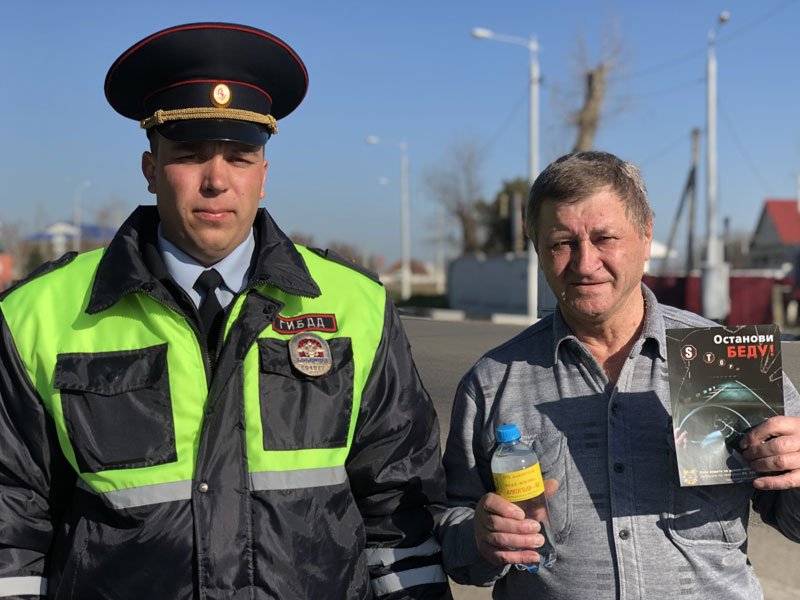 Автоинспекторы Тимашевска призывают водителей к трезвому вождению
