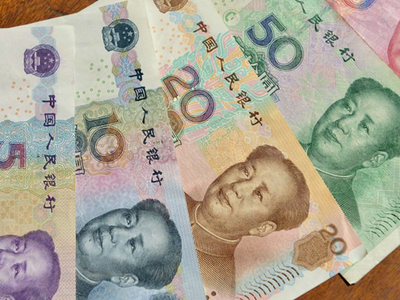 ЦБ заменяет доллары на юани и евро