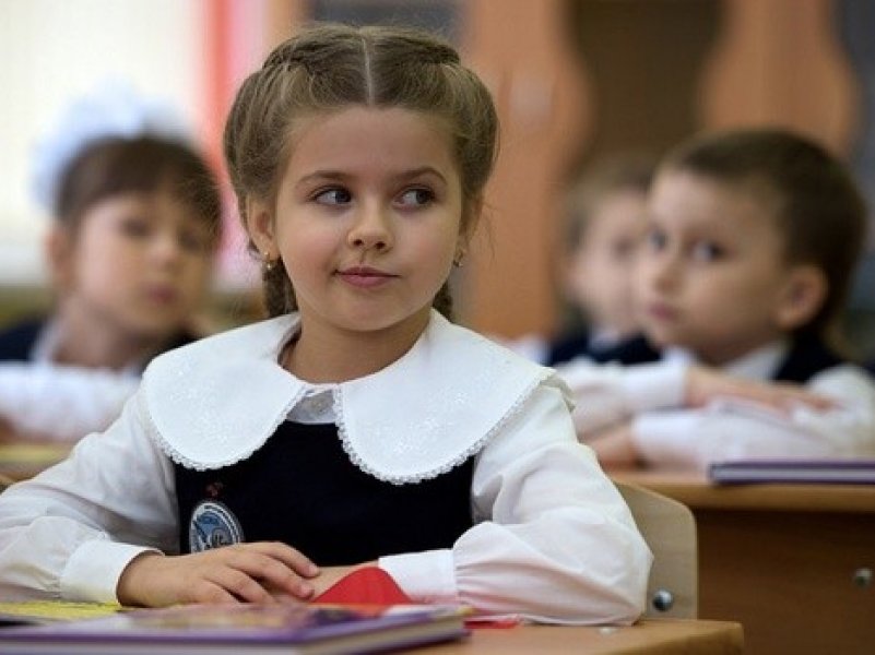 В России семьи со школьниками получат единовременную выплату в десять тысяч рублей