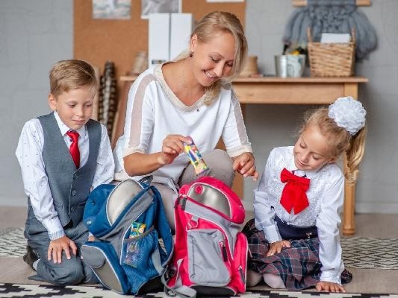  Стало известно во сколько обходятся россиянам сборы ребенка в школу  