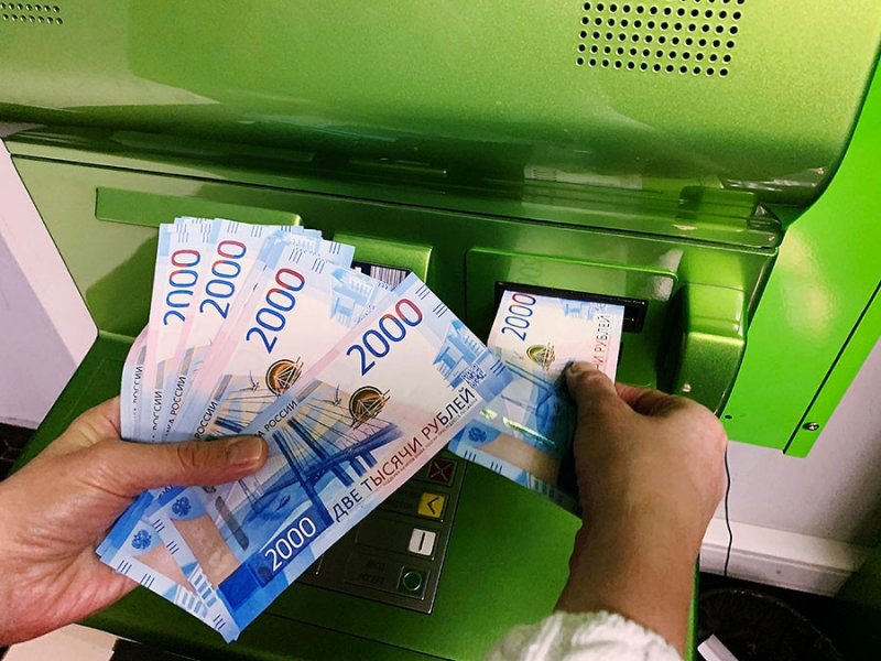 В России хотят запретить выдачу наличных через банкоматы из-за коронавируса