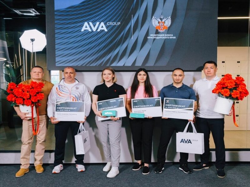 Квартиры в награду: кубанским чемпионкам мира по боксу вручили ключи от нового жилья