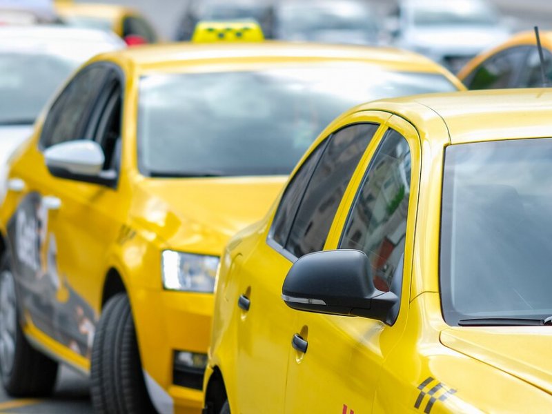 Таксопарки распродают иномарки из-за закона о локализации
