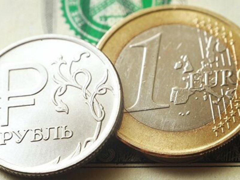 Впервые  за пять лет курс евро упал ниже 62 рублей 