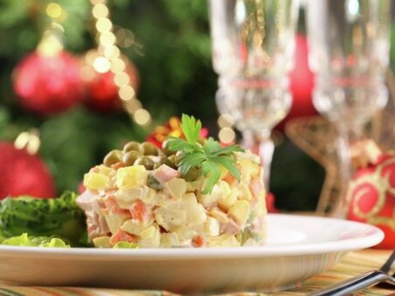 Новогодние рецепты: красивые салаты