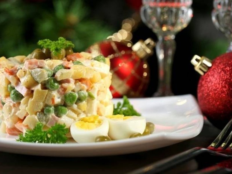  Новогодний салат Оливье за год почти не изменился в цене 