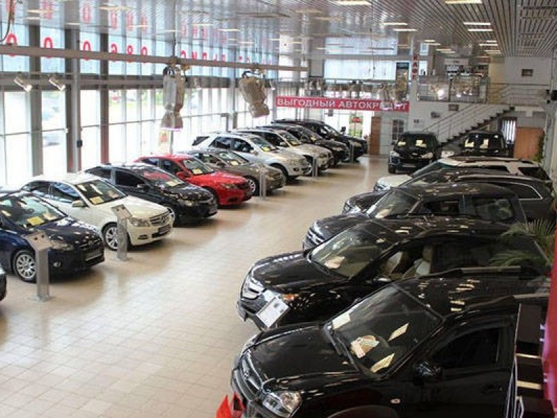 В России продажи легковых авто рухнули более чем на 60 %