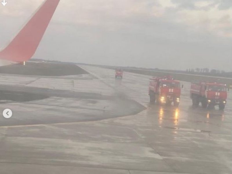   В сети появилось видео аварийной посадки самолета в Краснодаре