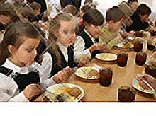 Врачи: в школах детей кормят неправильно