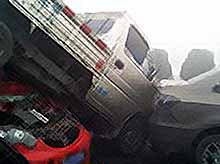 В Китае столкнулись сразу около 140 автомобилей, есть пострадавшие