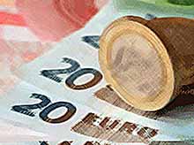 Курс евро упал ниже 55 рублей