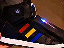 Google представила говорящие кроссовки