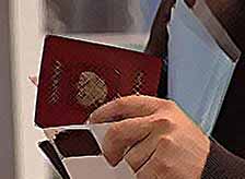 Выдача биометрических загранпаспортов с отпечатками пальцев начнется в 2012 году