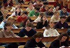 В российских  вузах и колледжах стипендии повысятся на 6%
