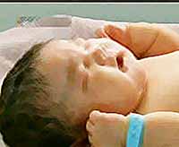 В Китае появился на свет гигантский младенец
(видео)