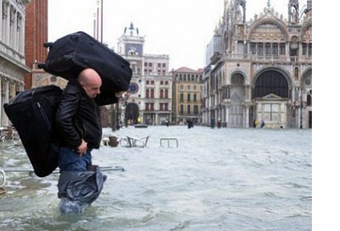 Венеция переживает крупнейшее за полвека наводнение